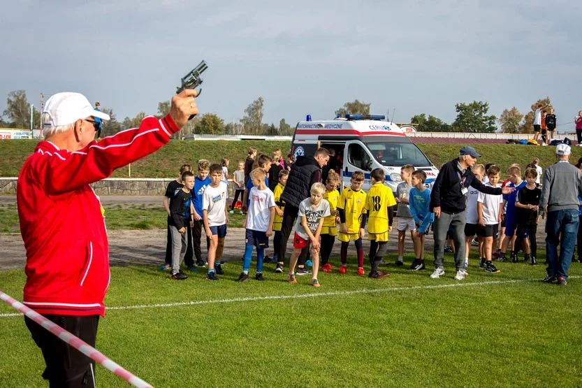 Mistrzostwa Powiatu rawickiego w biegach przełajowych. ZSZ w Rawicz zorganizowało zawody dla wszystkich szkół [FOTO] - Zdjęcie główne