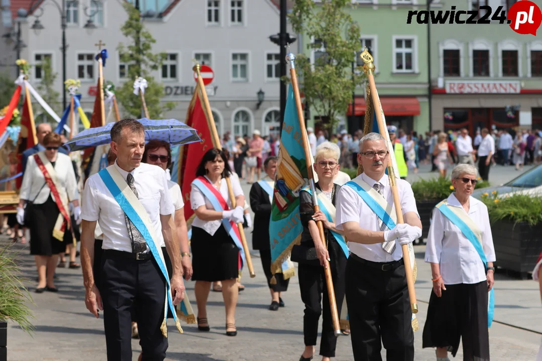 Rawicz. Procesja w Boże Ciało ulicami miasta (2023)