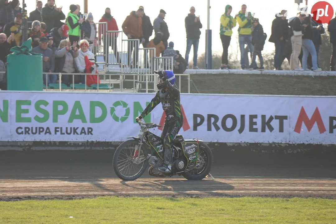 Kolejarz wygrywa na inaugurację.