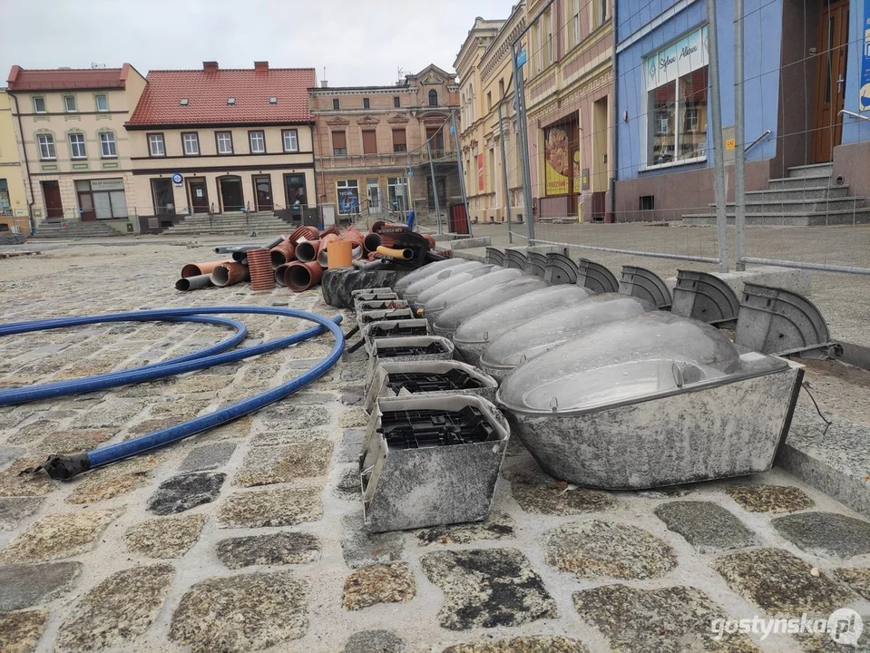 Przebudowa rynku w Krobi. Co się dzieje na placu budowy po zerwaniu umowy z wykonawcą