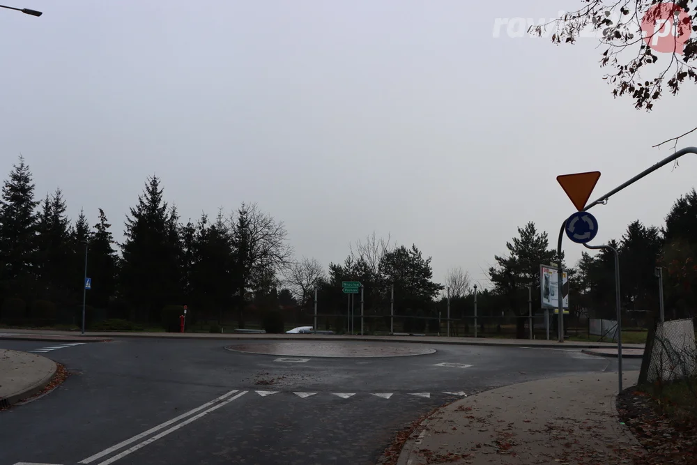 Rawicz. Kamery monitoringu przy rondzie koło "fisigórki"