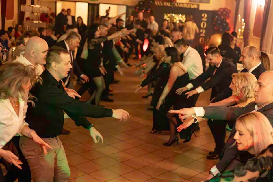 Wybrali króla i królową balu. Szampańska zabawa trwała do rana - Zdjęcie główne