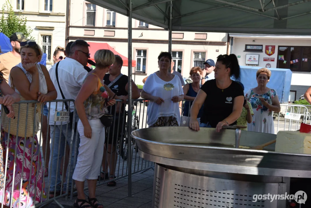 Święto Sera Smażonego w  w Pogorzeli - ustanowili rekord Polski  na największą porcję sera smażonego