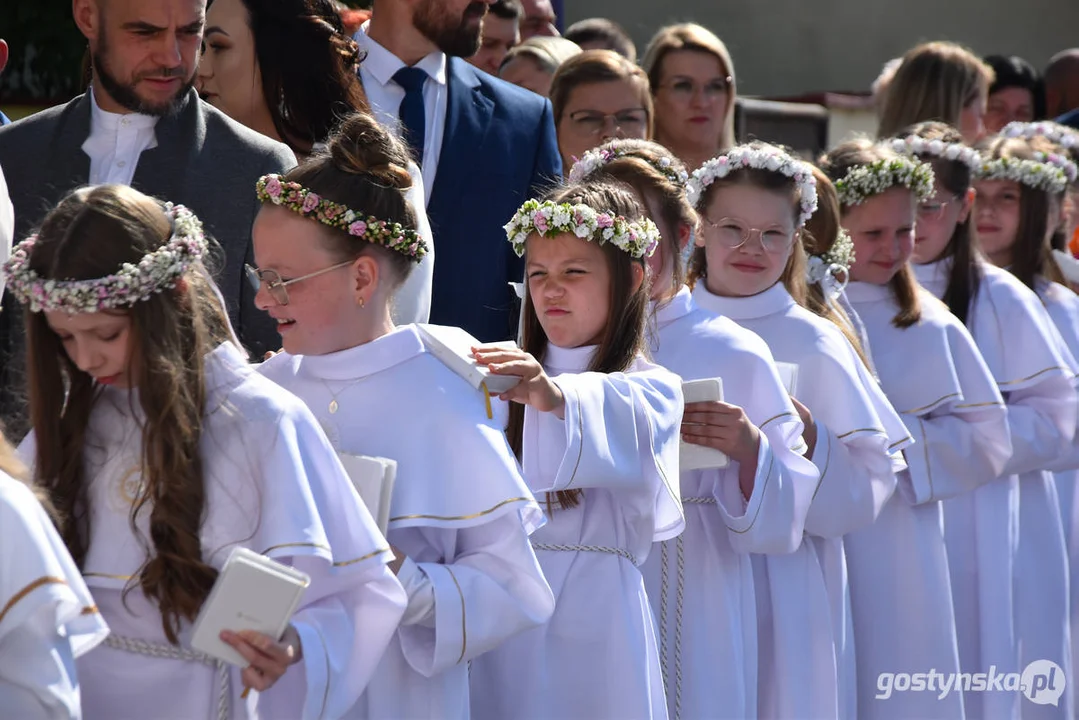 Sakrament I Komunii Świętej w parafii w Pogorzeli