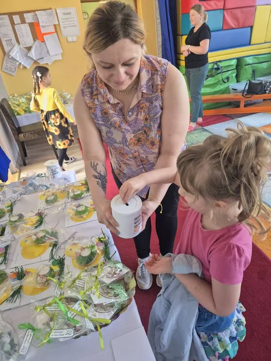 Kiermasz w przedszkolu Jarzębinka w Jarocinie na rzecz Fundacji Ogród Marzeń