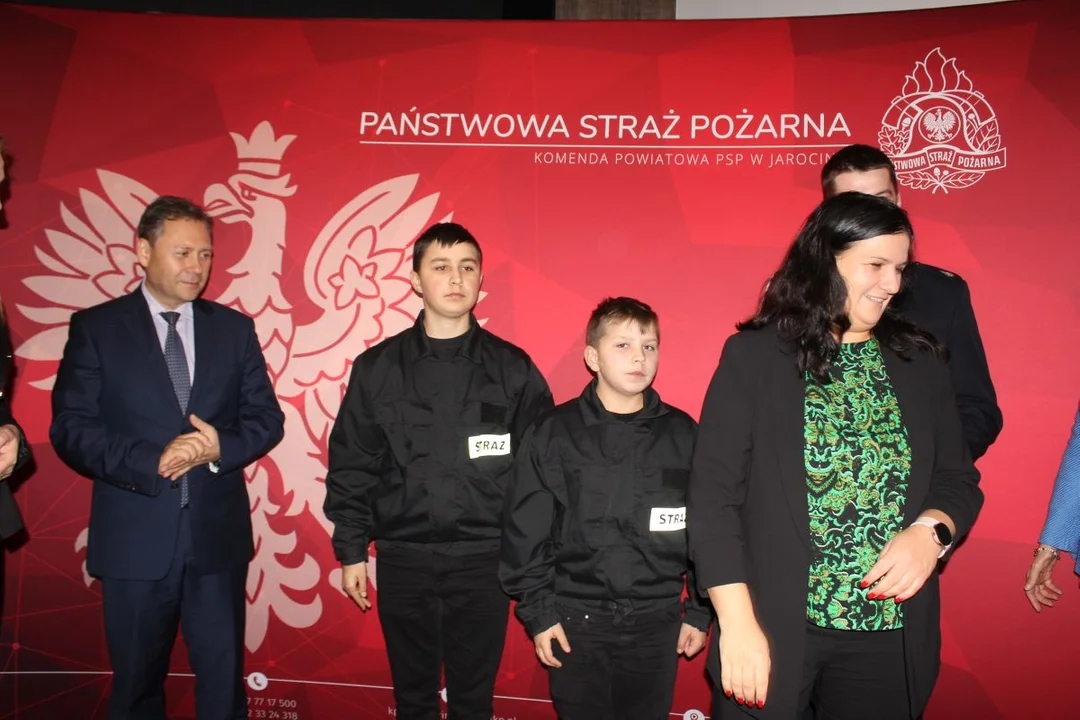 Wręczenie promes 32 Młodzieżowym Drużynom Pożarniczym z powiatu jarocińskiego