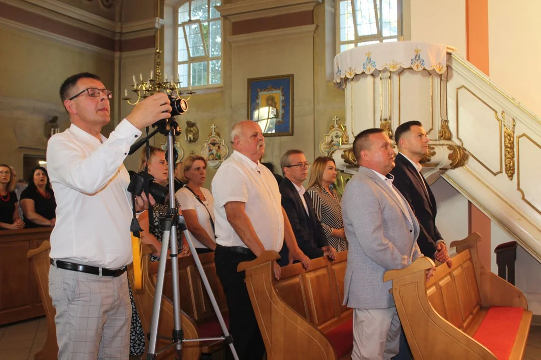 Uroczystość Matki Bożej Cieleckiej w parafii św. Małgorzaty w Cielczy z zawierzeniem KGW z gminy Jarocin