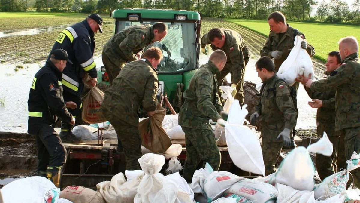 Święto Wojska Polskiego w 16. Jarocińskim Batalionie Remontu Lotnisk