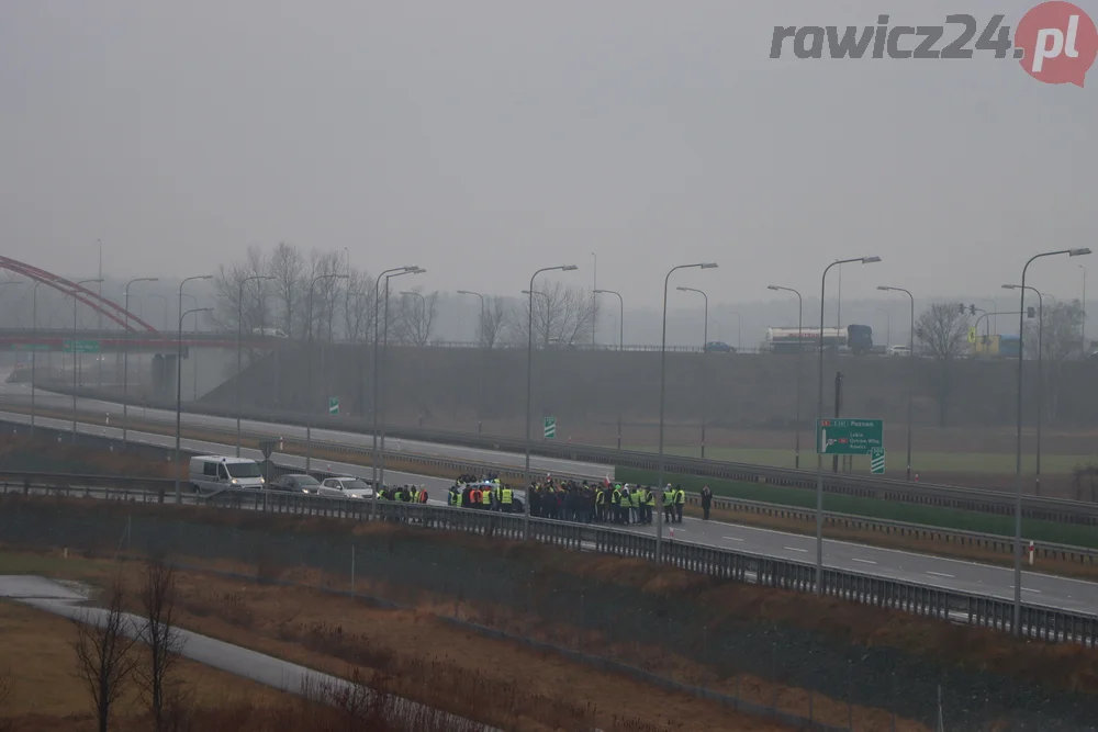 Protest rolników w okolicy Załęcza i na S5