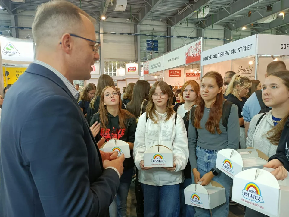 Okręgowa Spółdzielnia Mleczarska nawiązała współpracę z rawicką szkołą - Zdjęcie główne