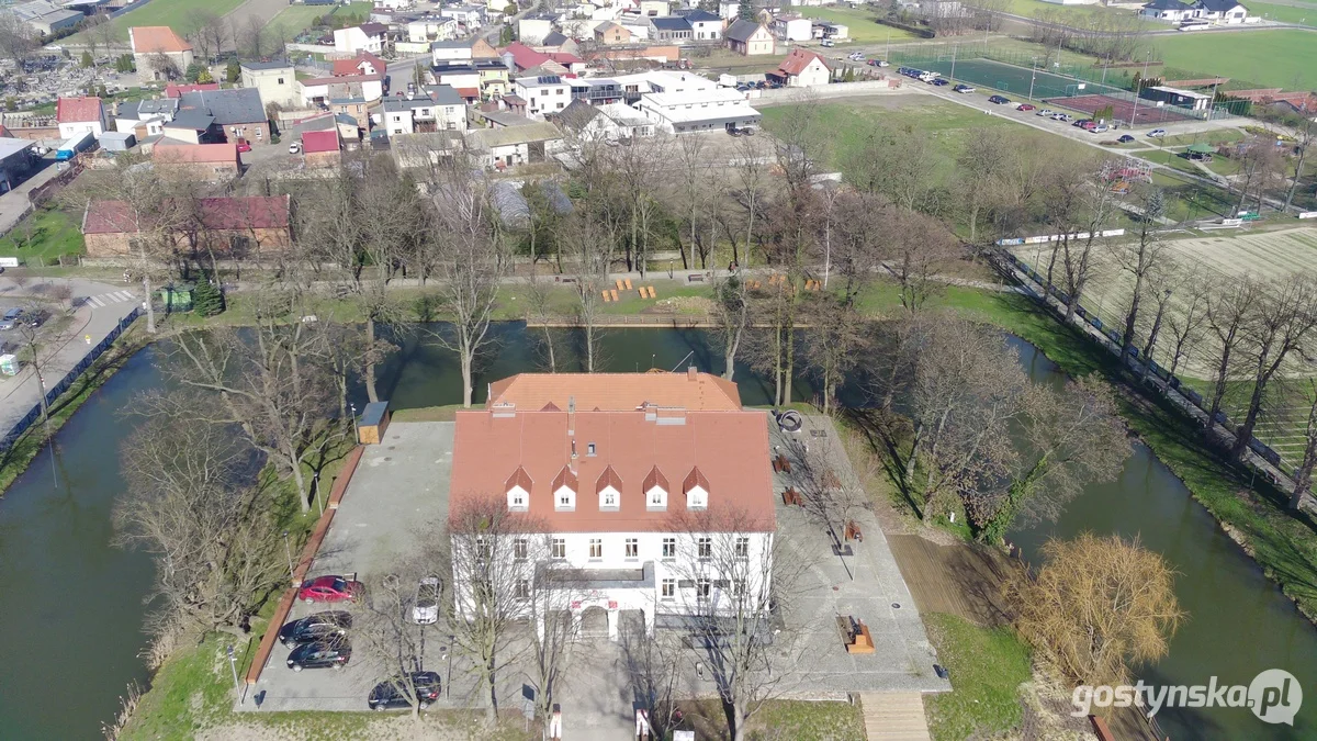 Wyspa Kasztelańska w Krobi z drona