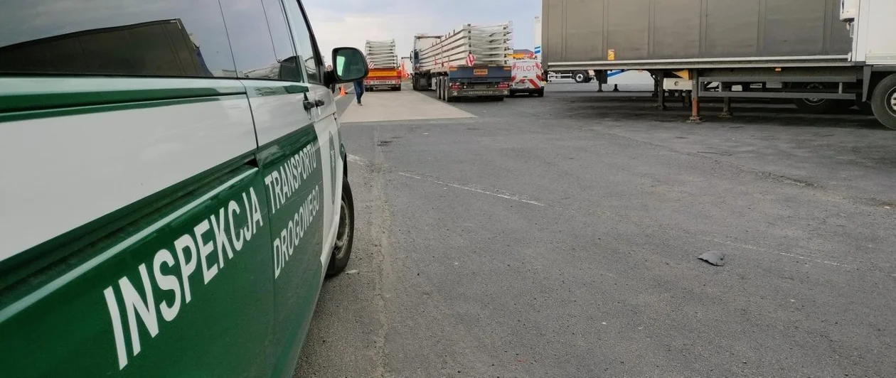 ITD zatrzymała kolumnę gigantycznych transportów. To nie kierowca zawinił! Brakowało ważnego elementu [ZDJĘCIA]