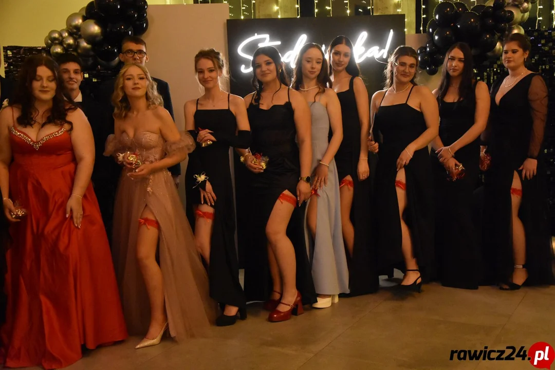 Sto dni do dorosłości. Wyjątkowa noc maturzystów Zespołu Szkół Przyrodniczo-Technicznych - Zdjęcie główne