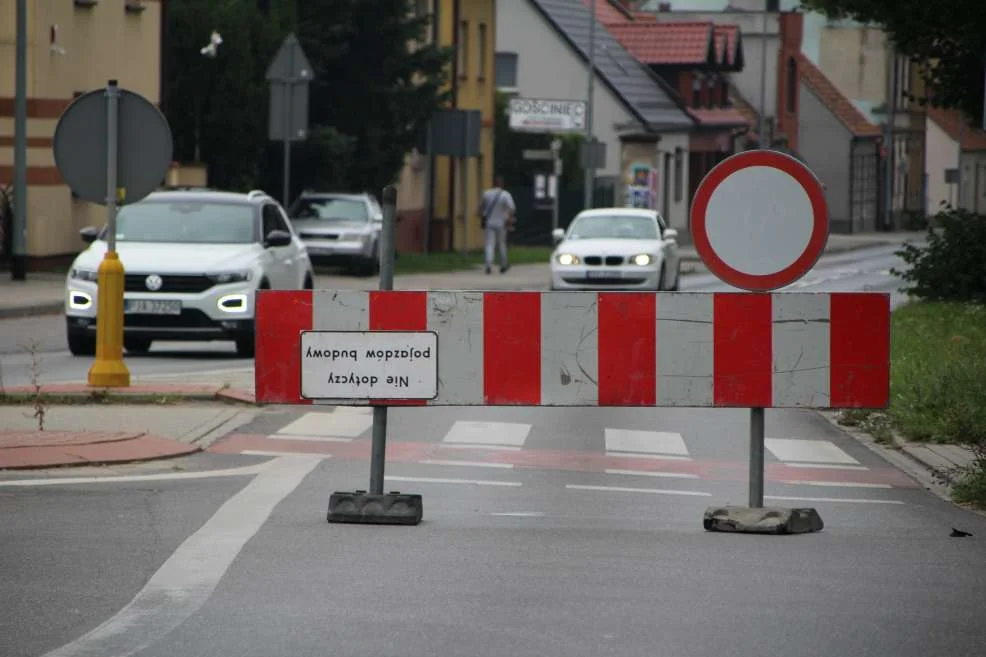 Roboty drogowe w Jarocinie. Zamknięta ul. Wojska Polskiego