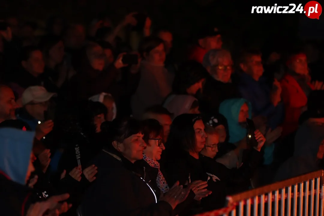 Koncert Gosi Andrzejewicz i spektakl w Sarnowie