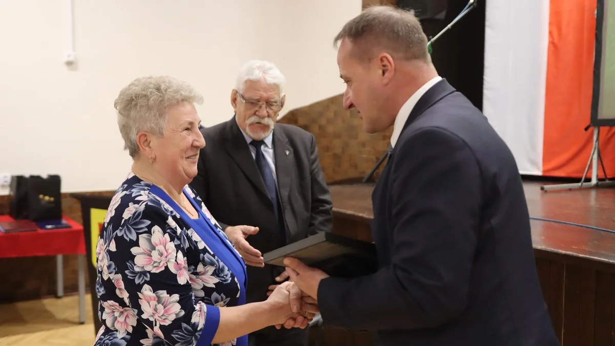 Wzruszające chwile w trakcie obchodów 106. rocznicy powrotu Powiatu Rawickiego do Polski. Upamiętnili lokalnych bohaterów - Zdjęcie główne