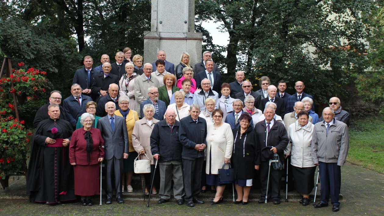 W Poniecu uroczyście obchodzili jubileusze małżeńskie. 50, 55 i 60 -lecia pożycia małżeńskiego w gminie Poniec [ZDJĘCIA] - Zdjęcie główne