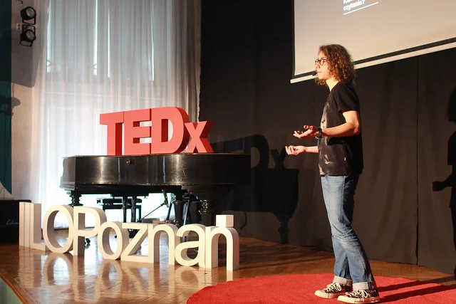 TEDxIILOPoznań 2024. Dla osób ciekawych otaczającego nas świata - Zdjęcie główne