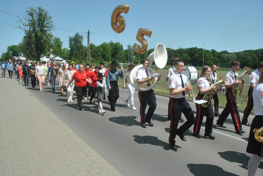 65-lecie DPS w Chwałkowie. Podczas majówki pożegnali dyrektora placówki - Zdjęcie główne