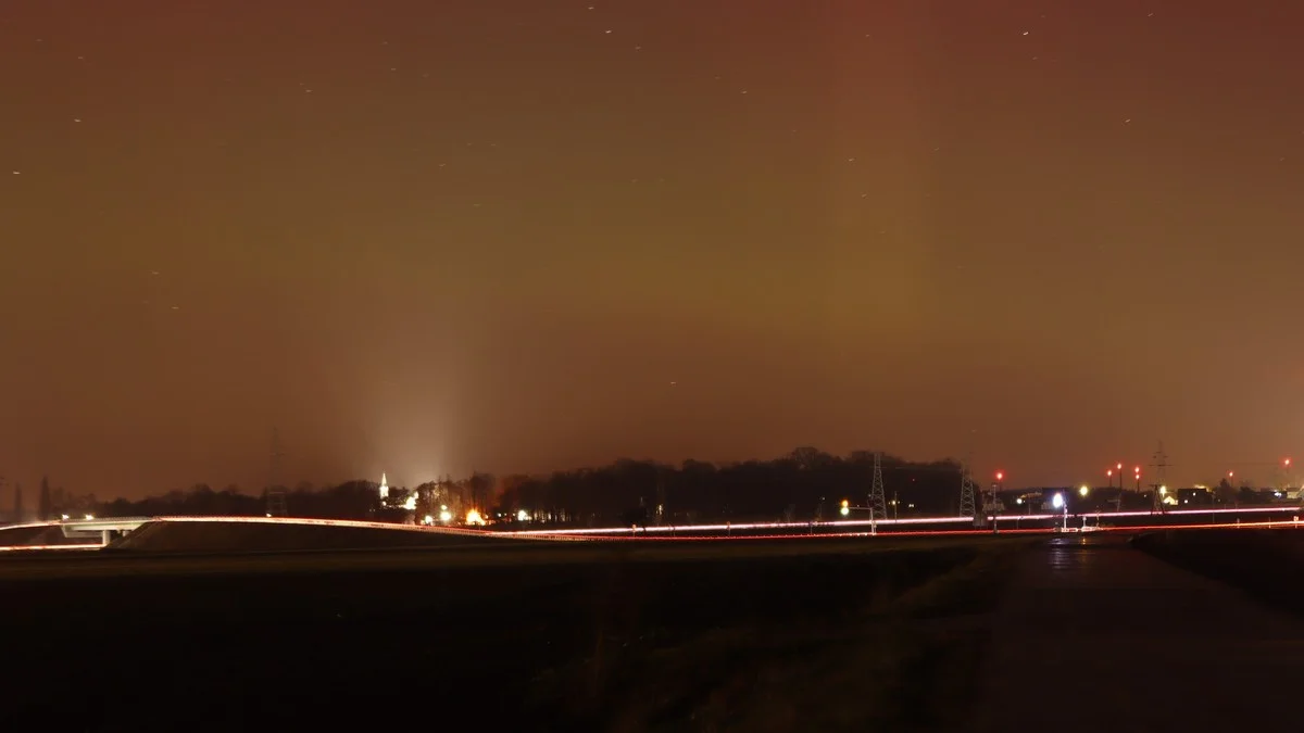 Drugi dzień z zorzą polarną. Magiczny spektakl nad Rawiczem i okolicą [ZDJĘCIA] - Zdjęcie główne