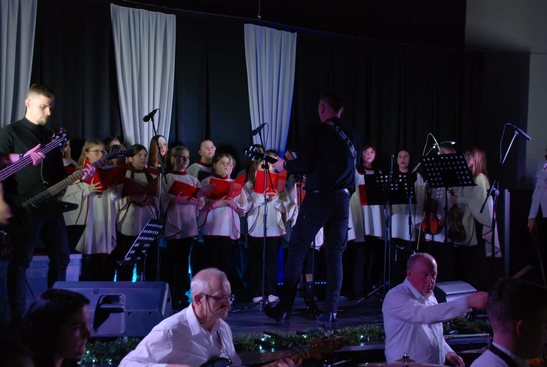 Koncert kolęd Big Band Pępowo i Schola Nutki św. Michała Archanioła z Pogorzeli