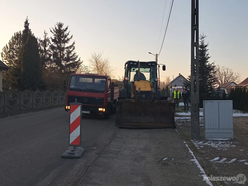 Rozpoczął się kolejny etap remontu chodnika w Strzyżewie [ZDJĘCIA] - Zdjęcie główne