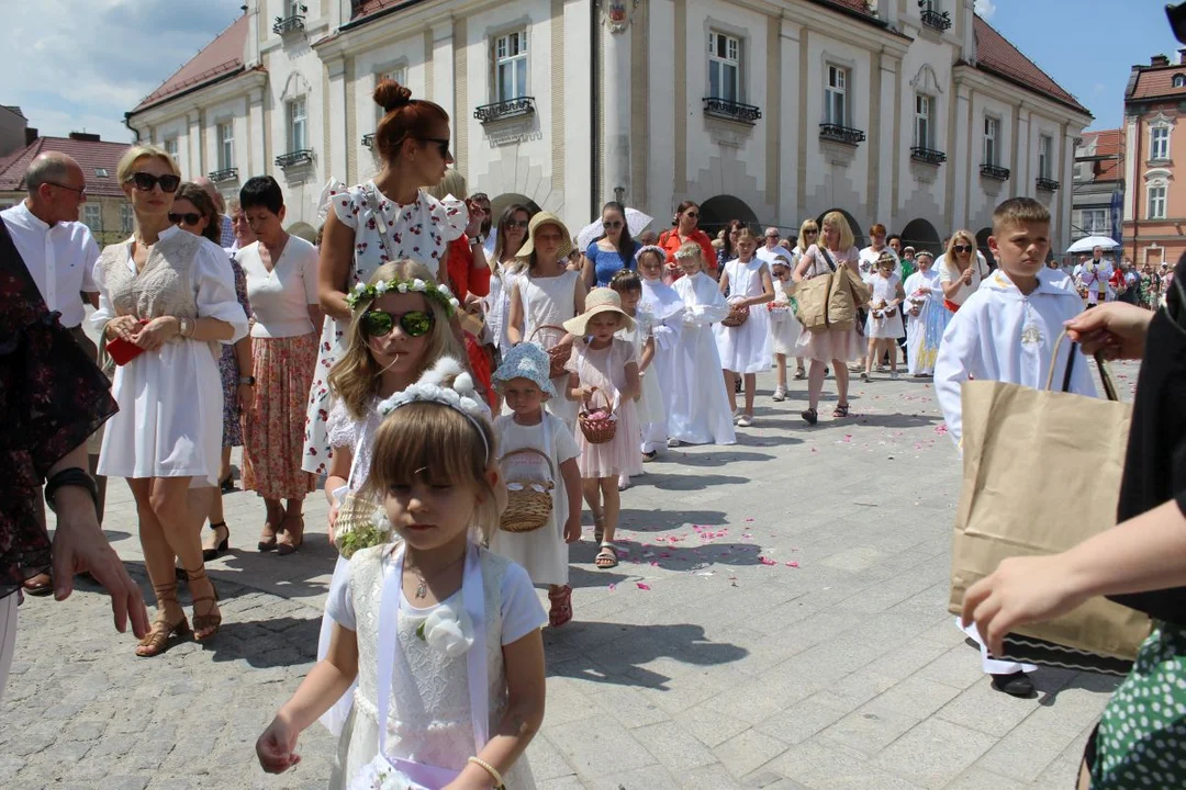 Boże Ciało w Jarocinie. Procesja z parafii św. Marcina do Chrystusa Króla