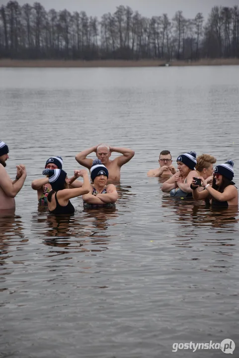 Klub Morsów "Niedźwiedź" Gostyń zorganizował dla WOŚP piknik na plaży jeziora cichowskiego