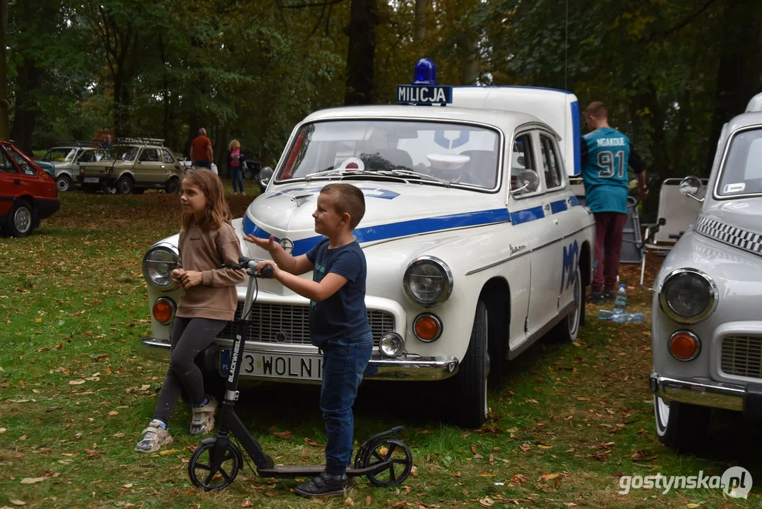 Zlot samochodów retro w Zamku Wielkopolskim w Rokosowie