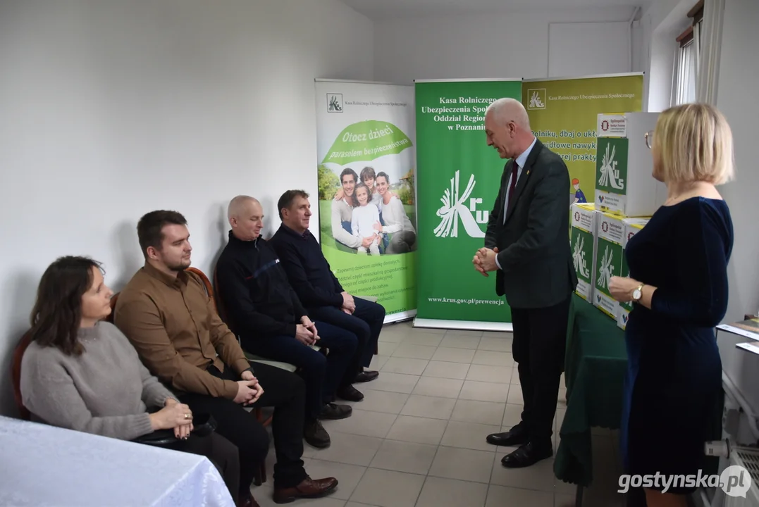 Rolnicy z powiatu gostyńskiego otrzymali nagrody w ogólnopolskim konkursie KRUS z zakresu bezpiecznej pracy w gospodarstwie