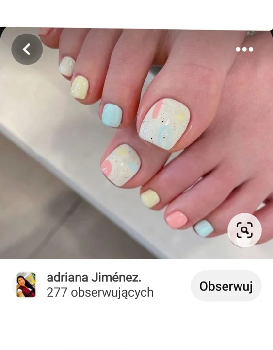Kolorowe paznokcie u stóp