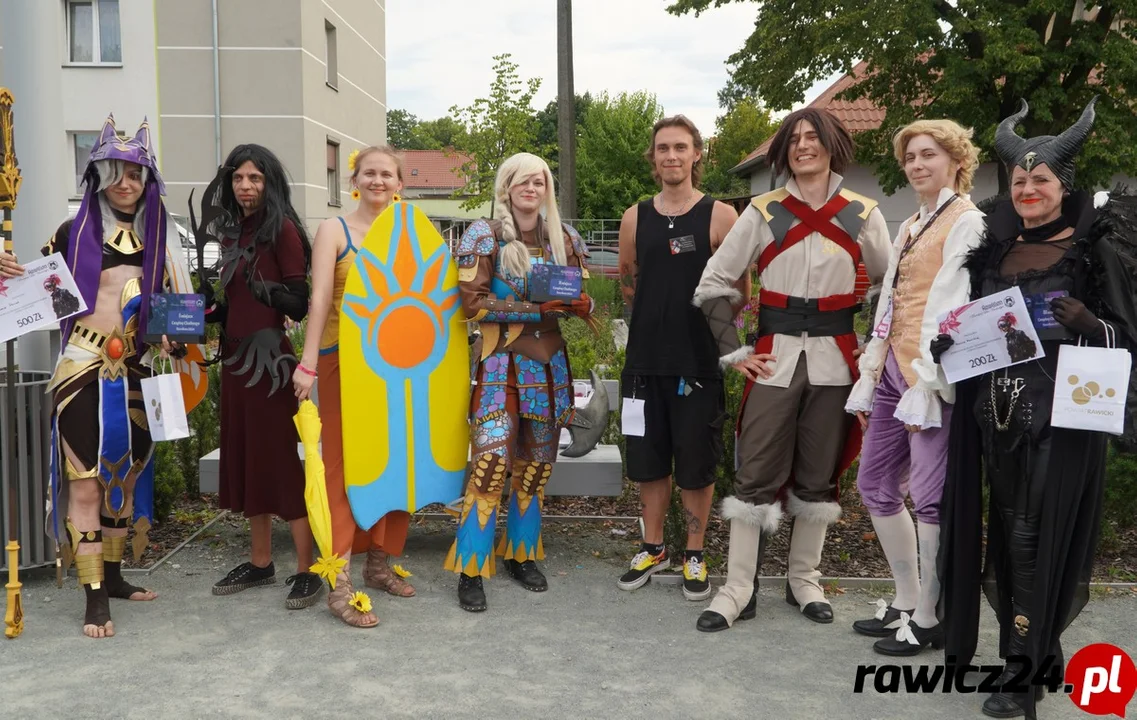 RawiKon 2024 - zakończył się pierwszy dzień. Odbył się  konkurs cosplay, prelekcje i koncerty (FOTO i FILM) - Zdjęcie główne