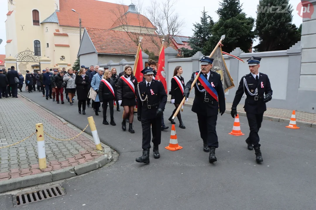 Miejska Górka. Odsłonięcie tablicy pamiątkowej na budynku WTZ