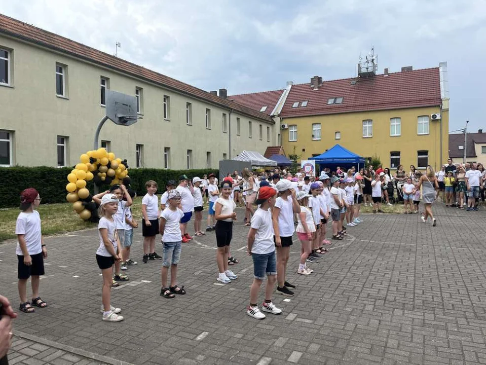 Zespół Szkół nr 3 w Jarocinie zorganizował festyn rodzinny [ZDJĘCIA] - Zdjęcie główne