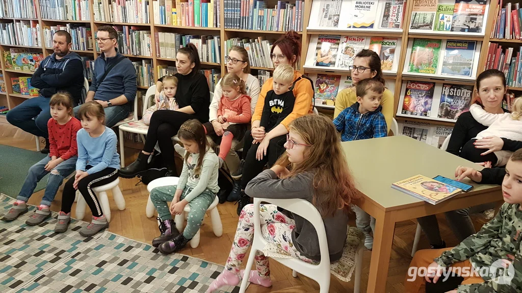 Dzień Postaci z Bajek - Głośne Czytanie w bibliotece miejskiej w Gostyniu