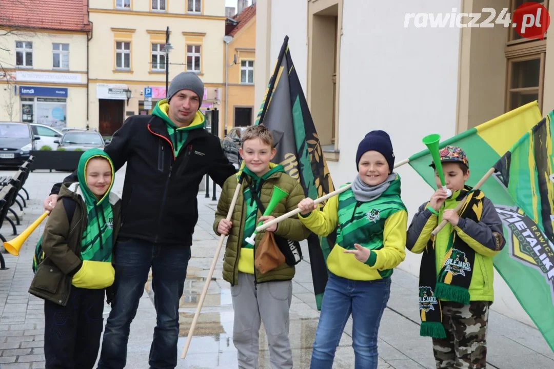 Kibice Kolejarza przeszli ulicami miasta.