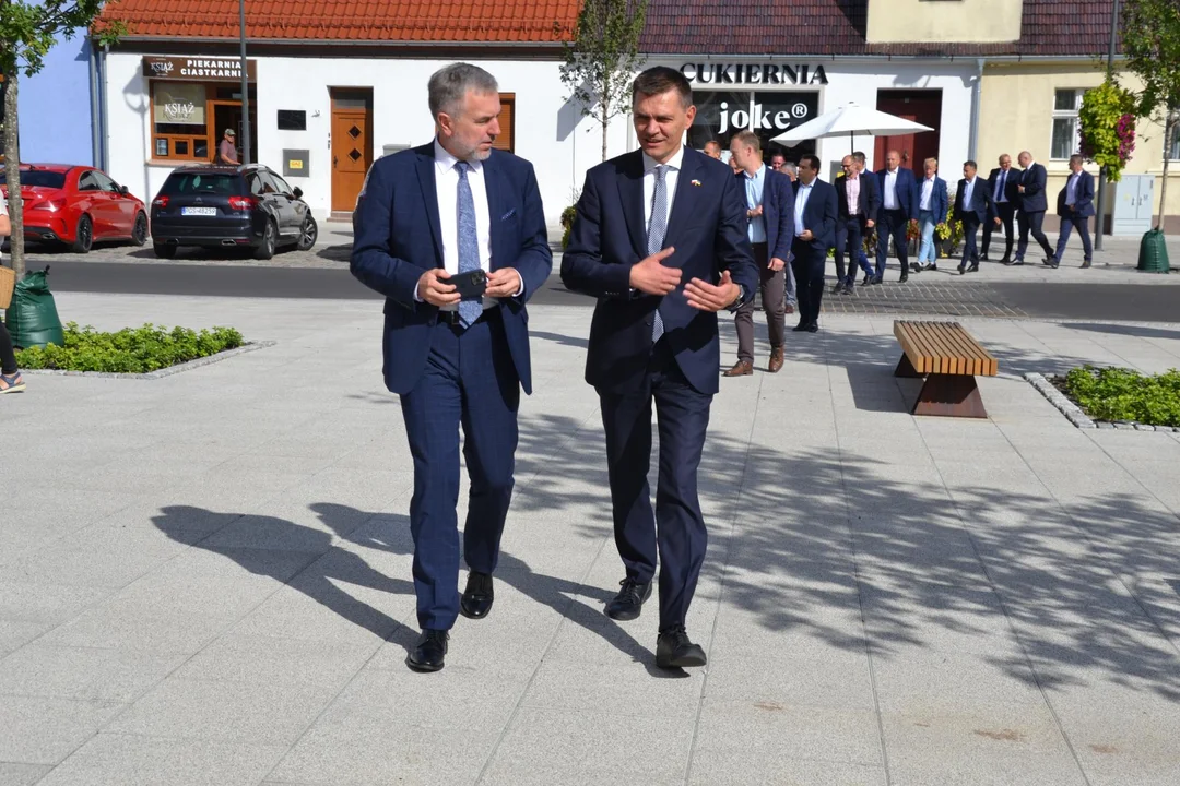 Centrum Krobi po rewitalizacji. Na zakończenie projektu miasto odwiedził Marszałek Województwa Wielkopolskiego