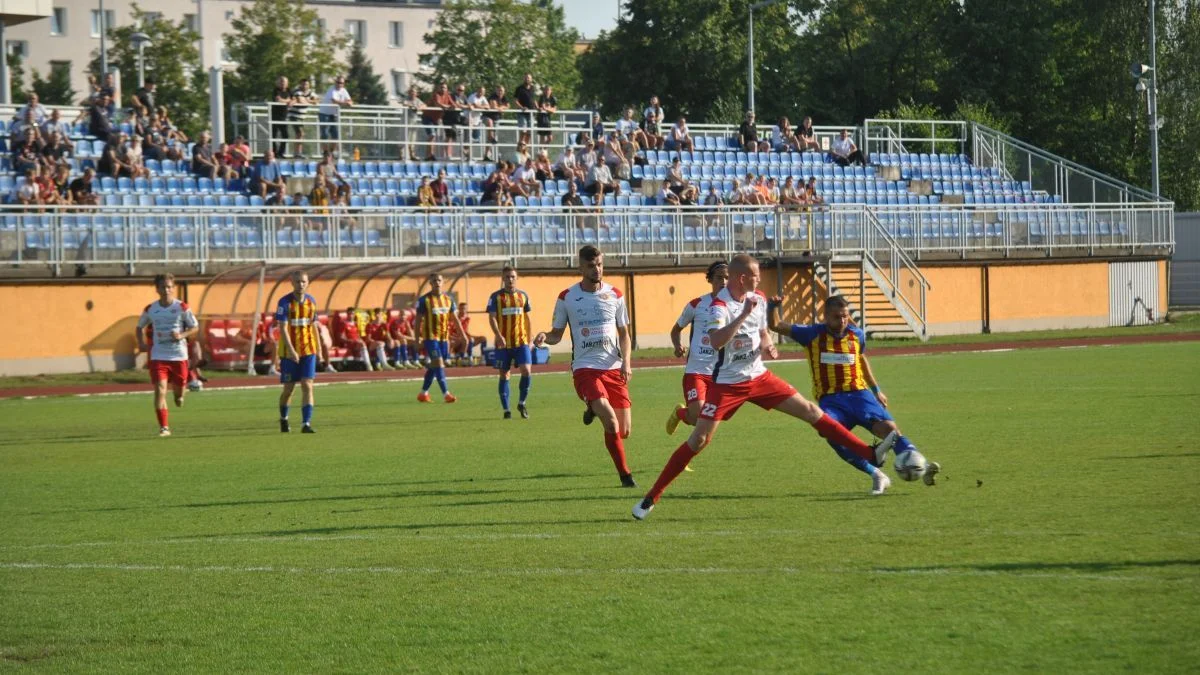 Pierwsze derby w sezonie nie dla Jaroty [ZDJĘCIA] - Zdjęcie główne