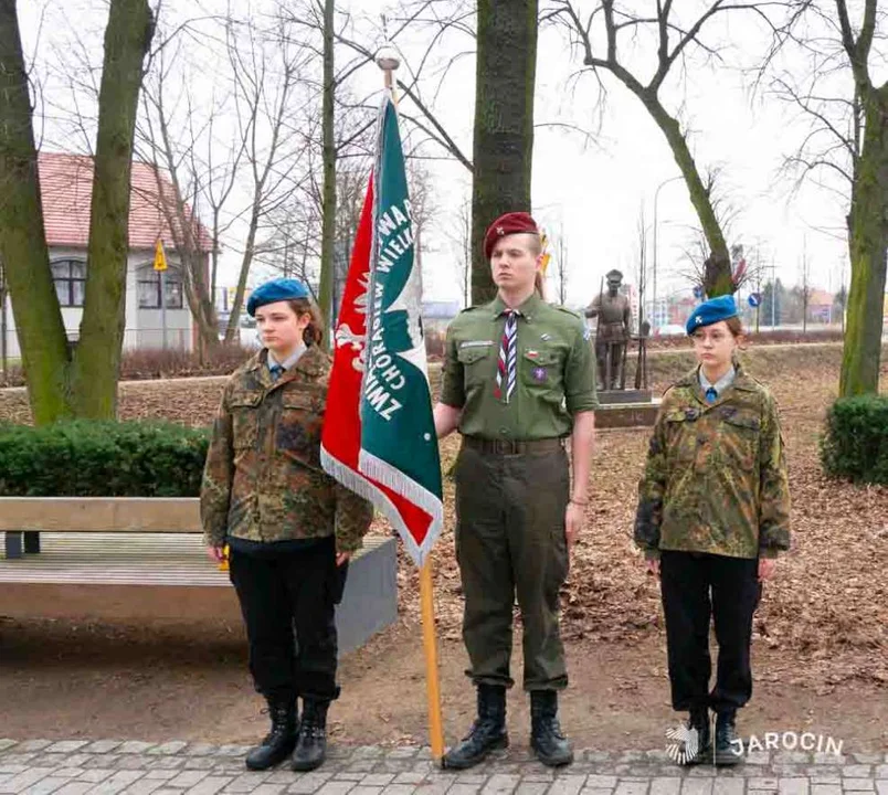 Kwiaty na rocznicę urodzin Zbigniewa hr. Ostroroga-Gorzeńskiego