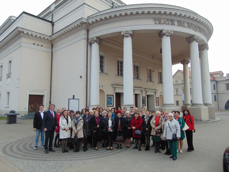 Dzień Kobiet w Teatrze w Kaliszu. Mieszkanki Turska obejrzały sztukę Szekspira [ZDJĘCIA] - Zdjęcie główne