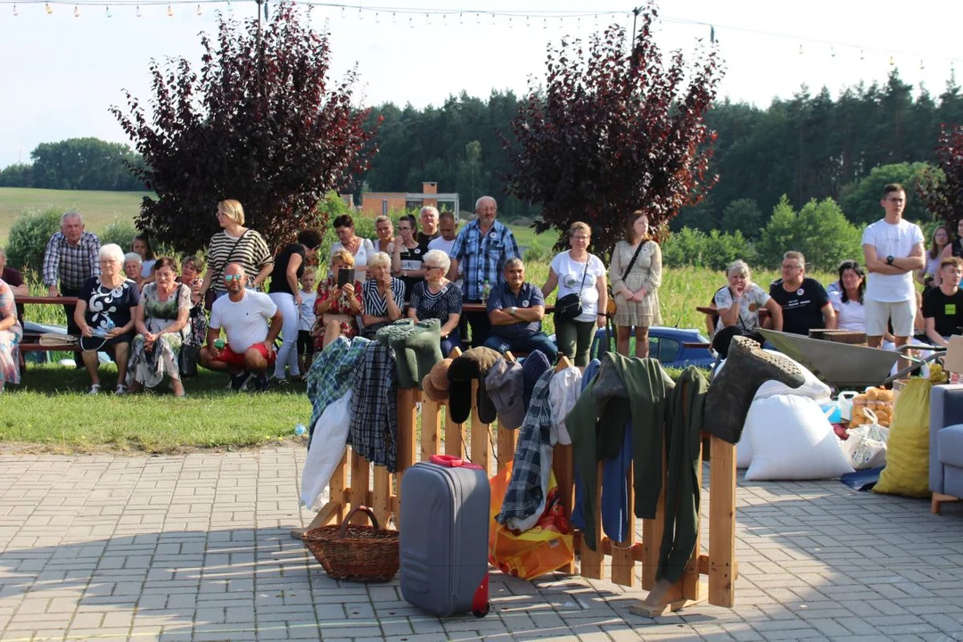 Tłumy na dożynkach wiejskich w Twardowie