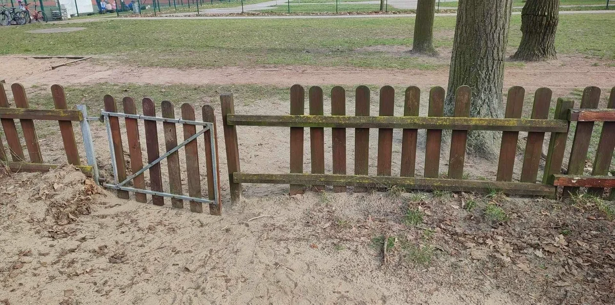 Place zabaw w Jarocinie. Mieszkańcy domagają się interwencji