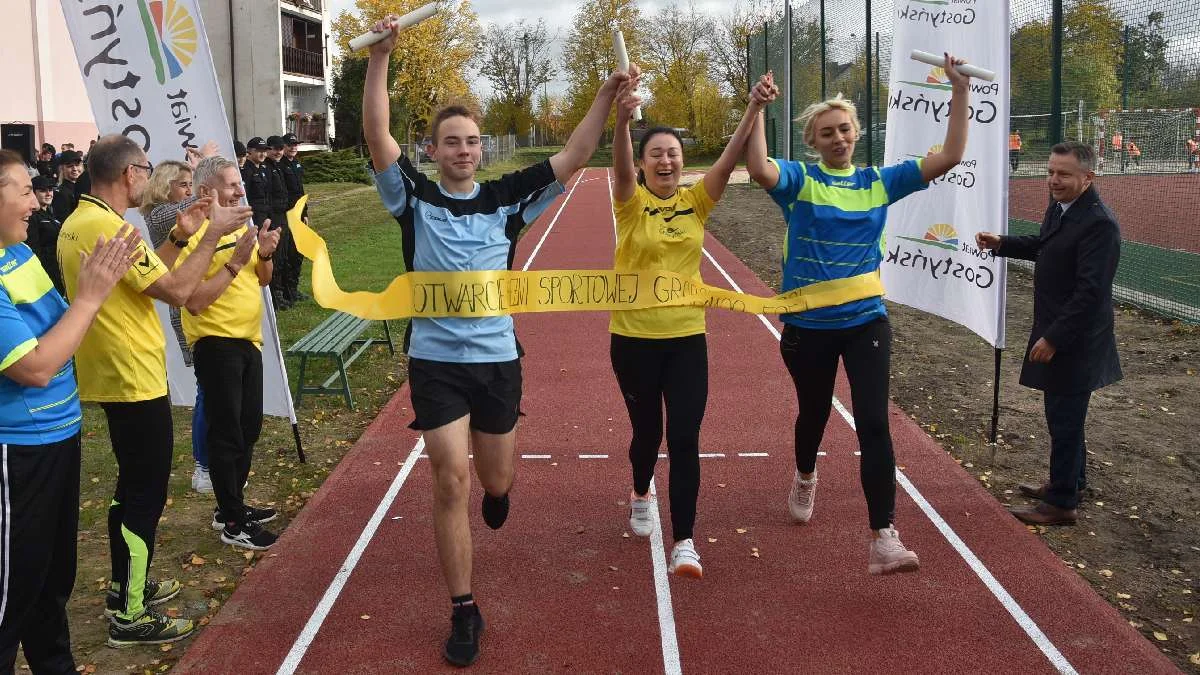 Otwarcie bieżni sportowej w ZSR Grabonóg. Uczniowie, nauczyciele i samorządowcy przetestowali nowy obiekt - Zdjęcie główne