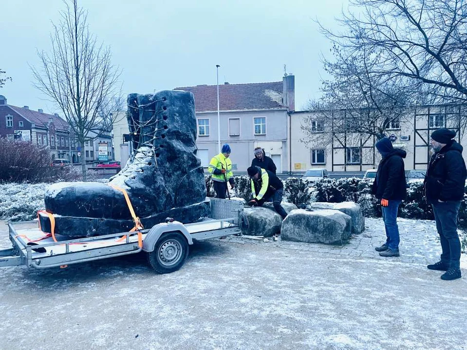 Glan przejechał ulicami miasta do garażu