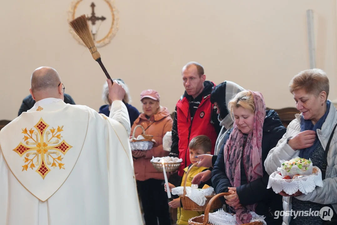 Ukraińskie rodziny na "święconce" w  Świętogórskiej Bazylice