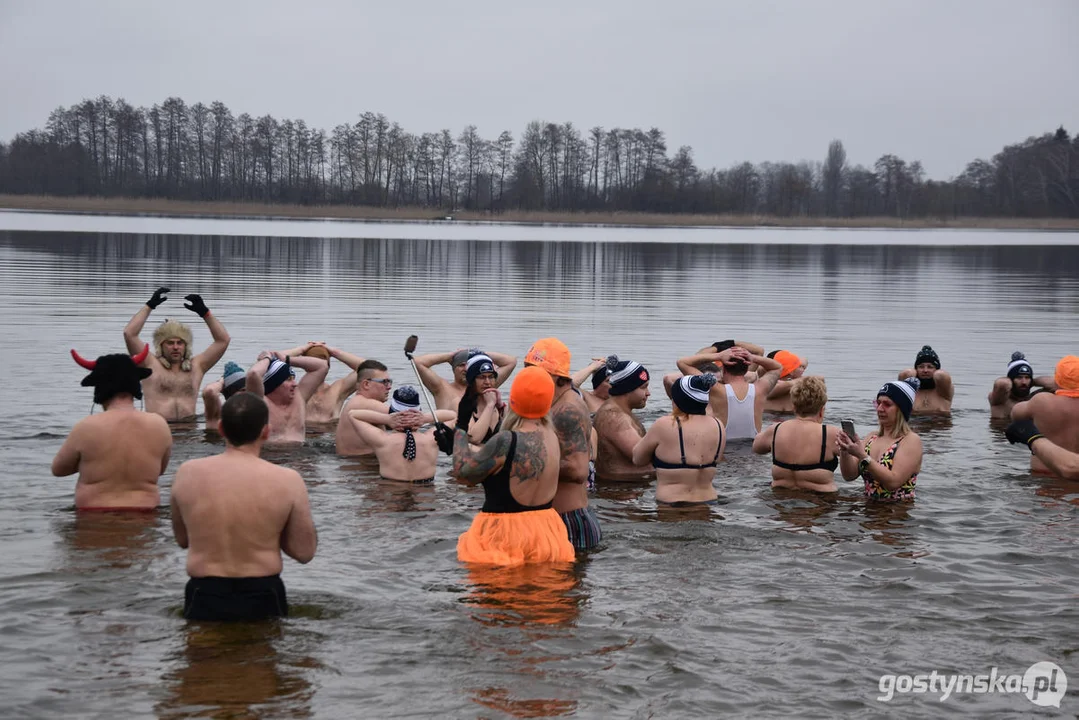 Klub Morsów "Niedźwiedź" Gostyń zorganizował dla WOŚP piknik na plaży jeziora cichowskiego