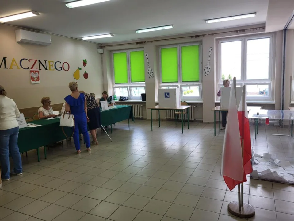 Wybowy prezydenckie 20025 - II tura, frekwencja z godz. 12.00