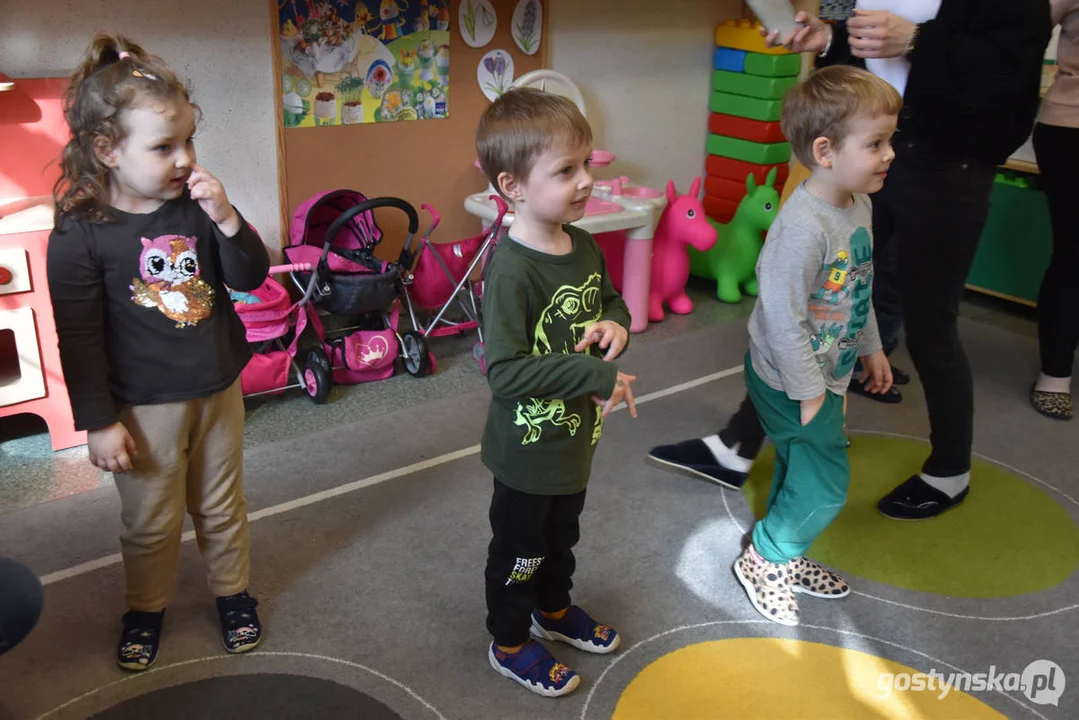 Zając w przedszkolach. Akcja Młodzieżowej Rady Miejskiej w Gostyniu