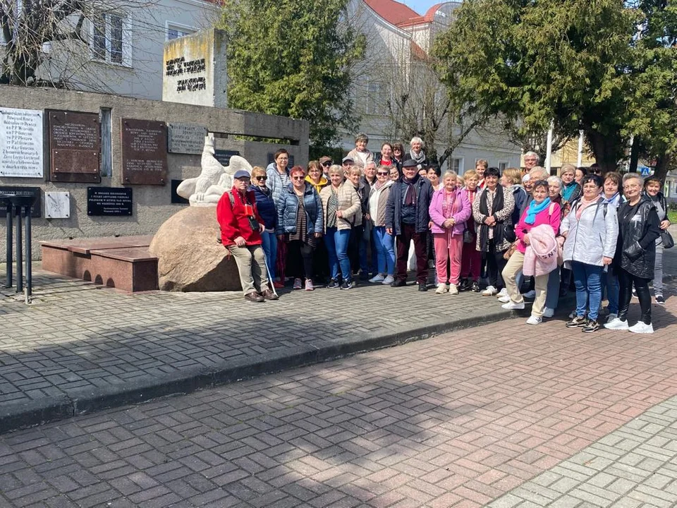 Słuchacze Pleszewskiego Uniwersytetu Trzeciego Wieku pojechali na wycieczkę do Łęczycy i Uniejowa [ZDJĘCIA] - Zdjęcie główne