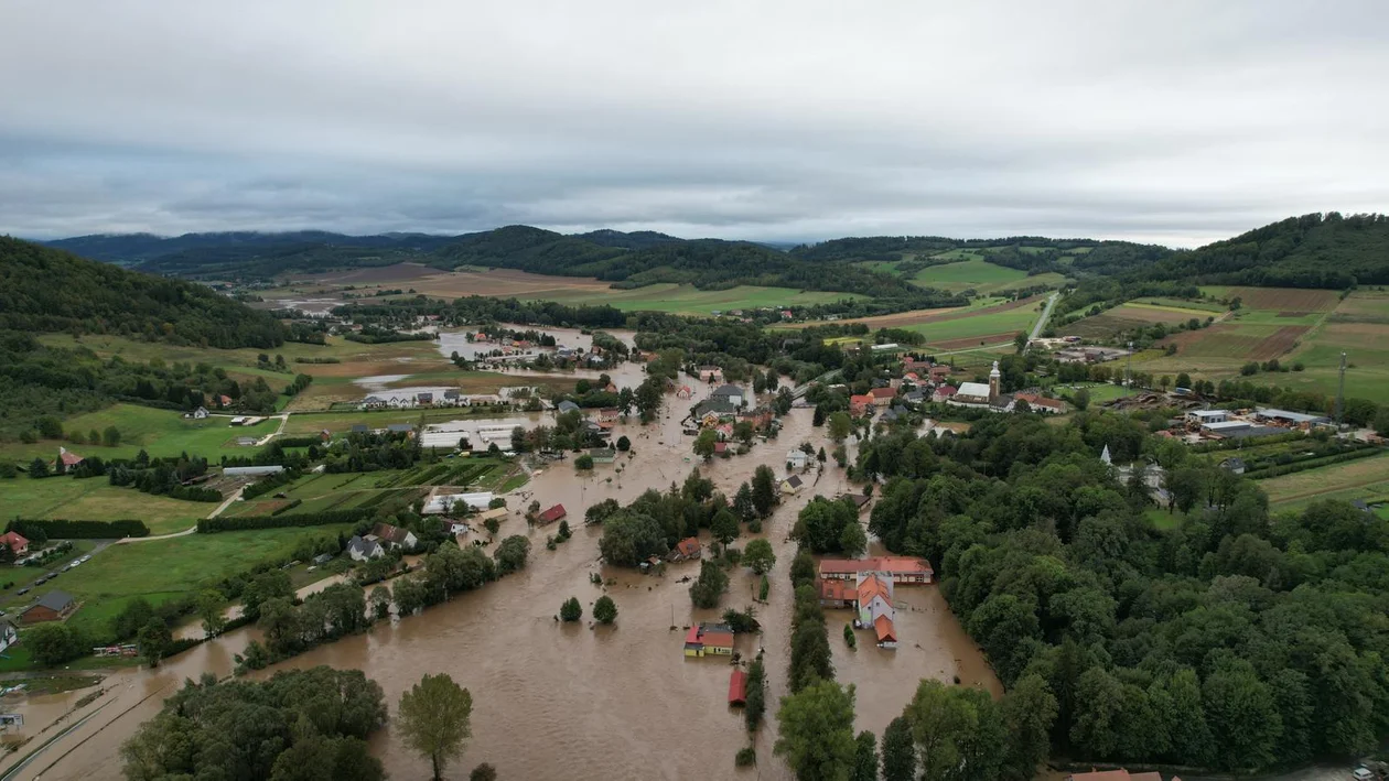 Wolni Jeźdźcy Piaski pojechali z darami dla powodzian do Bystrzycy Kłodzkiej